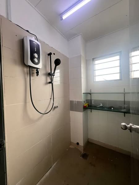 Rumah Berkembar untuk Disewa di Taman Puncak Jalil (Seri Kembangan) - Wai Hoe - Bathroom - PropertyGuru.com.my