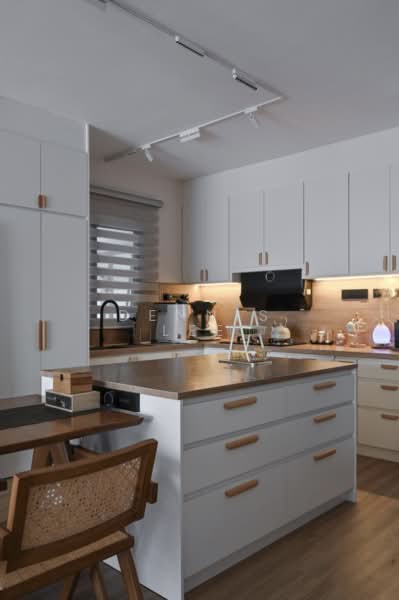 Service Residence for Sale at Setia Sky 88 - Dennis Lee - Kitchen - PropertyGuru.com.my
