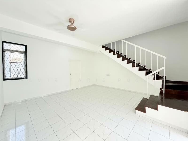 2-storey Terraced House for Sale in Senai (Johor) - Amir Faris Rusli - Living Room - PropertyGuru.com.my