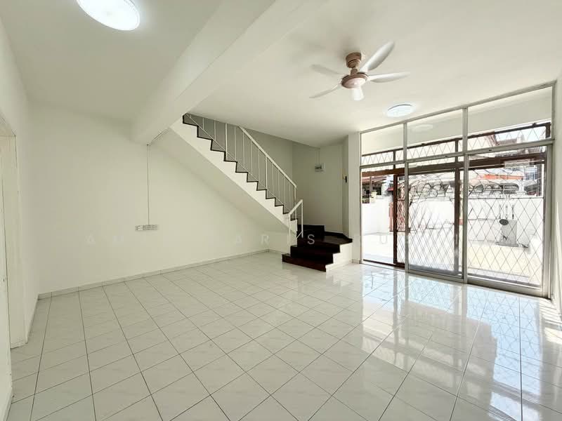 2-storey Terraced House for Sale in Senai (Johor) - Amir Faris Rusli - Living Room - PropertyGuru.com.my