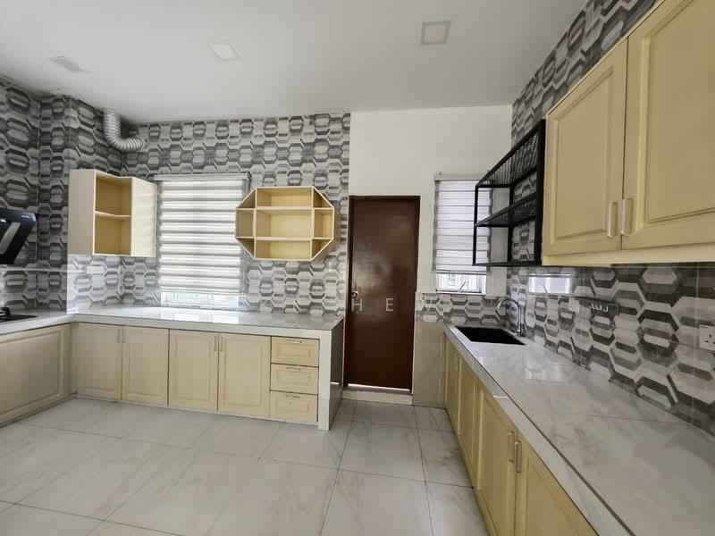 3-storey Terraced House for Rent in Tiara South (Semenyih) - KK HEW - Kitchen - PropertyGuru.com.my