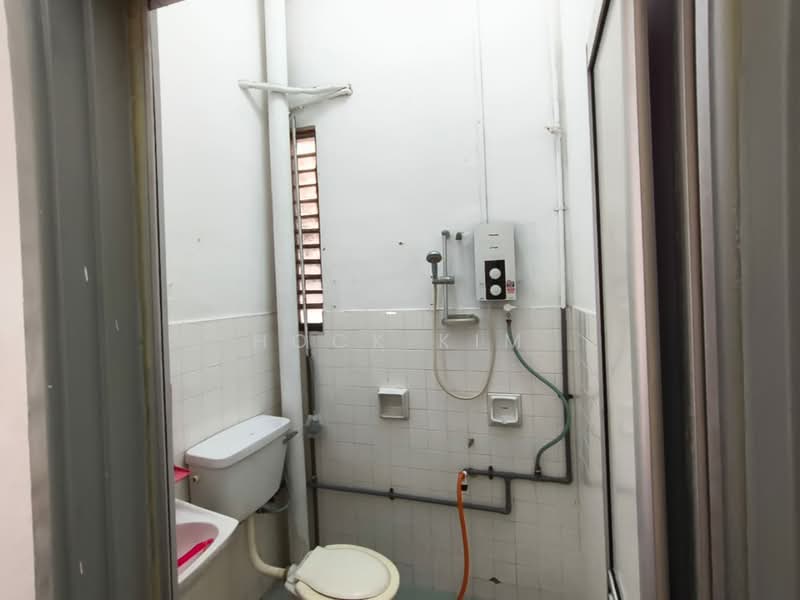 1-storey Terraced House for Sale in Masai (Johor) - Hock Kim - Bathroom - PropertyGuru.com.my