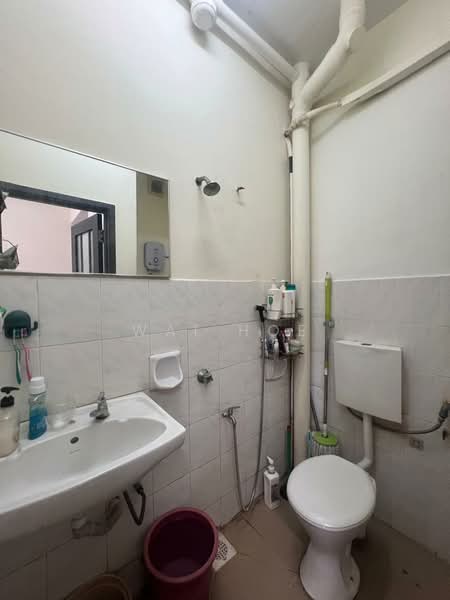 Rumah Teres 2 Tingkat untuk Dijual di Taman Puncak Jalil (Seri Kembangan) - Wai Hoe - Bathroom - PropertyGuru.com.my