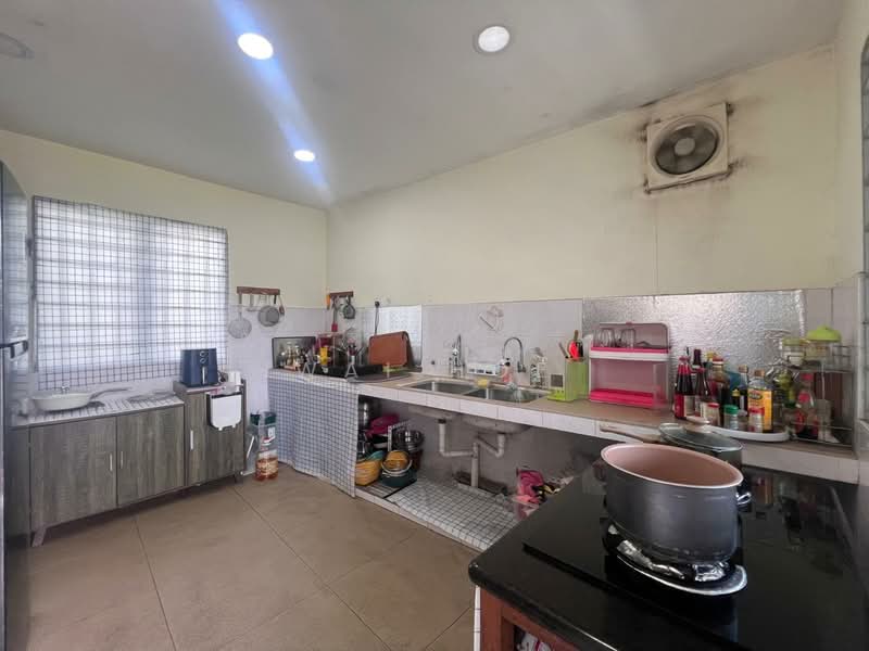Rumah Teres 2 Tingkat untuk Dijual di Taman Puncak Jalil (Seri Kembangan) - Wai Hoe - Kitchen - PropertyGuru.com.my