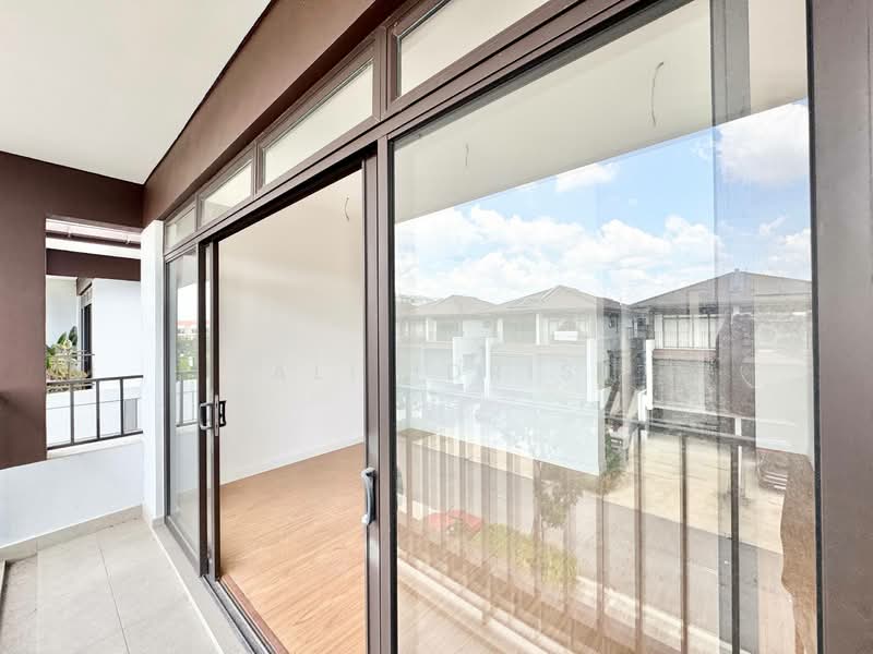 3-storey Terraced House for Sale in Cyberjaya (Selangor) - Ali Idris - Balcony - PropertyGuru.com.my