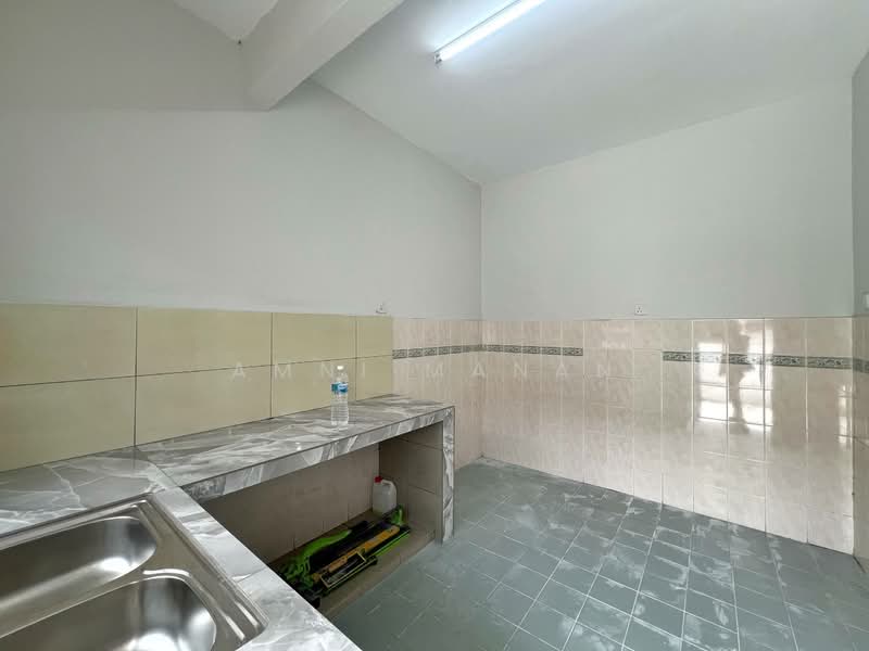 2-storey Terraced House for Sale in Alam Perdana (Puncak Alam) - Amni Manan - Kitchen - PropertyGuru.com.my