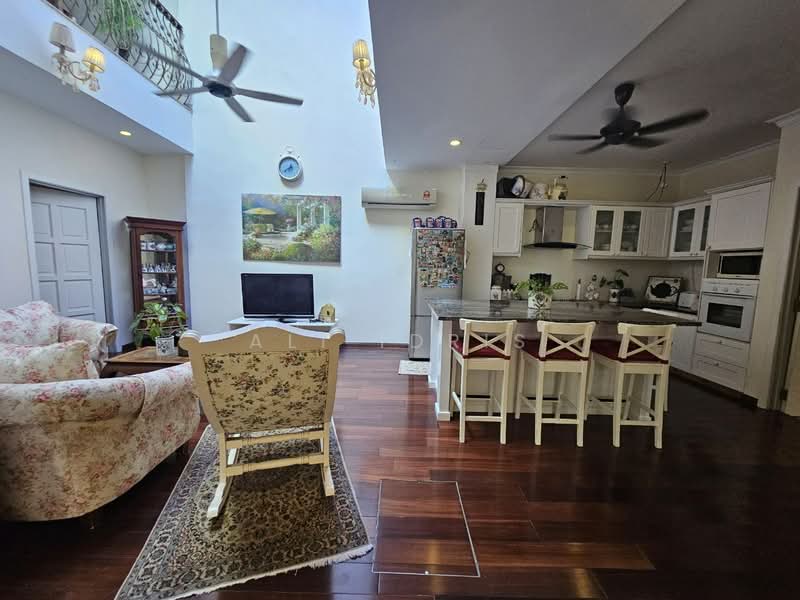 Rumah Berkembar untuk Dijual di Ukay Perdana (Ulu Kelang) - Ali Idris - Living Room - PropertyGuru.com.my