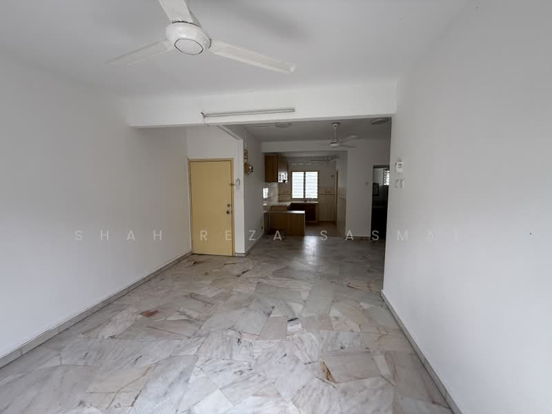 Apartment for Sale at Subang Perdana Goodyear Court 3 - SHAH REZA SASMAT - Living Room - PropertyGuru.com.my