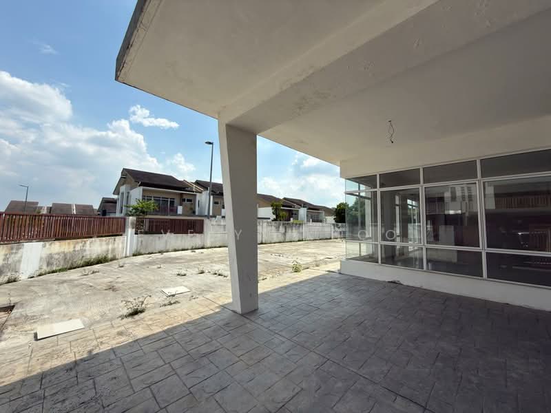 Semi-Detached House for Sale in Rawang (Selangor) - Evelyn Khoo - Car Porch & Side Land - PropertyGuru.com.my