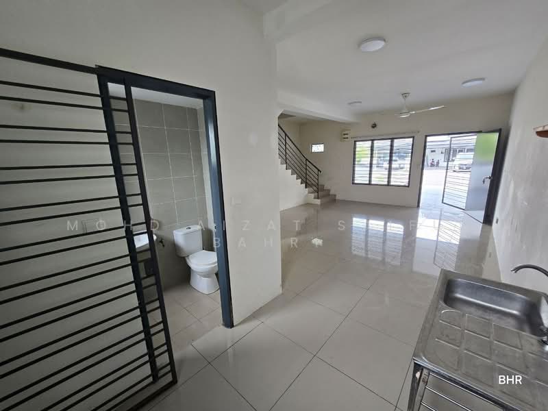 2-storey Terraced House for Sale in Dengkil (Selangor) - Mohd Aizat Saiful Bahri - Bathroom - PropertyGuru.com.my