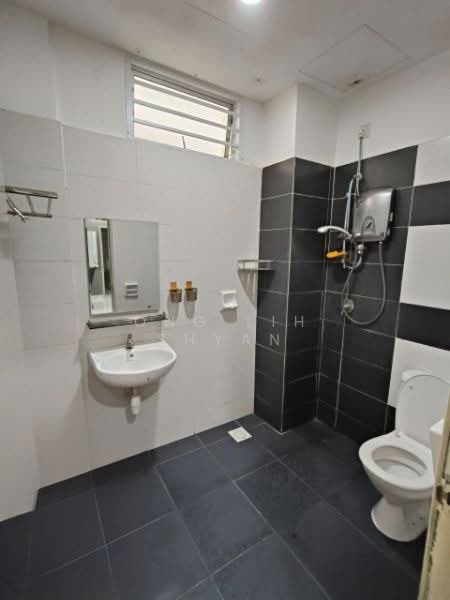 Apartment for Sale at The Twin Residences - Ong Lih Shyan - Bathroom - PropertyGuru.com.my