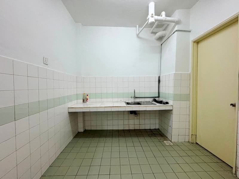 Pangsapuri untuk Dijual di Pelangi Court - Penny Chia - Kitchen - PropertyGuru.com.my