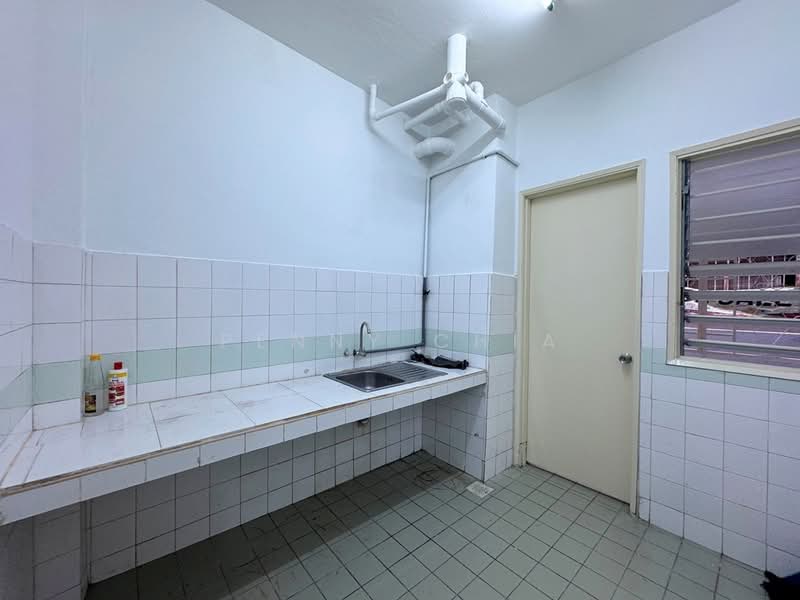 Pangsapuri untuk Dijual di Pelangi Court - Penny Chia - Kitchen - PropertyGuru.com.my
