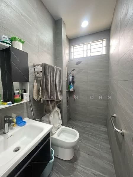 Rumah Teres untuk Dijual di Bandar Baru Permas Jaya (Permas Jaya) - Benjamin Ong - Bathroom - PropertyGuru.com.my