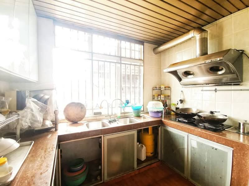 Bungalow for Sale in Taman Johor Jaya (Johor Bahru) - Sharon Ng - Kitchen - PropertyGuru.com.my