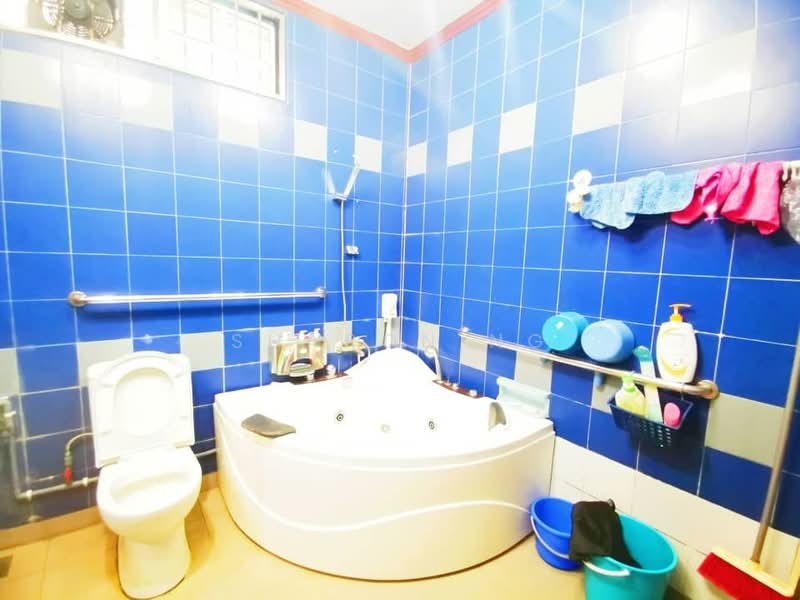 Bungalow for Sale in Taman Johor Jaya (Johor Bahru) - Sharon Ng - Bathroom - PropertyGuru.com.my