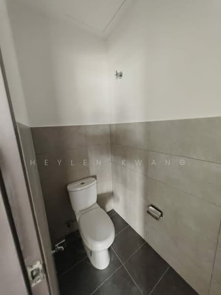 Kilang untuk Disewa di Taman Perindustrian Air Hitam (Klang) - Heylen Kwang - Bathroom - PropertyGuru.com.my