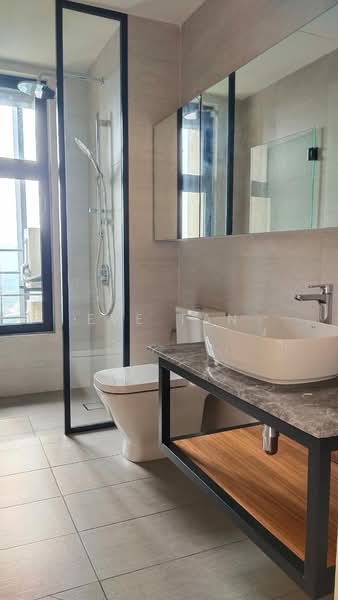 Servis Apartment untuk Dijual di Residensi Solaris Parq - Eve Tan - Bathroom - PropertyGuru.com.my