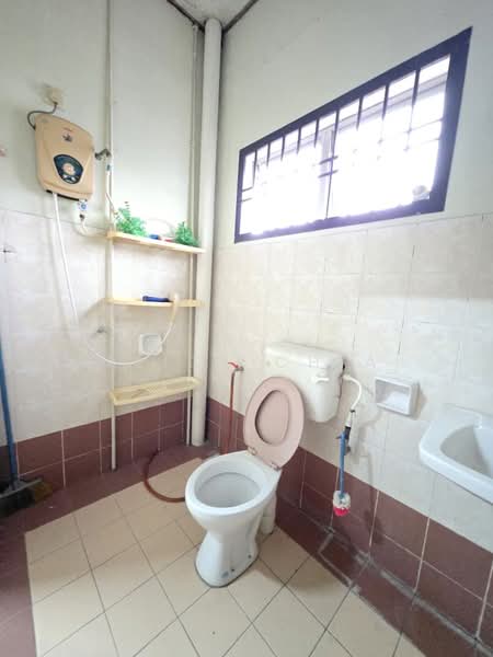 Rumah Teres 2 Tingkat untuk Dijual di Taman Kulai (Kulai) - Alice Chia - Bathroom - PropertyGuru.com.my