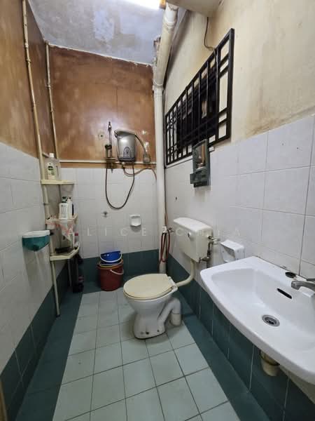 Rumah Teres 2 Tingkat untuk Dijual di Taman Kulai (Kulai) - Alice Chia - Bathroom - PropertyGuru.com.my