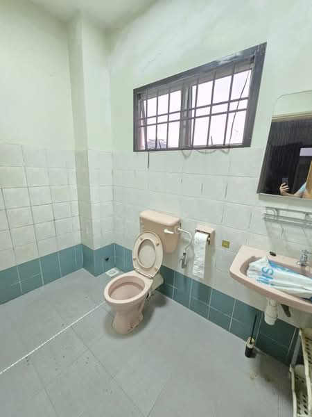 Rumah Teres 2 Tingkat untuk Dijual di Taman Kulai (Kulai) - Alice Chia - Bathroom - PropertyGuru.com.my