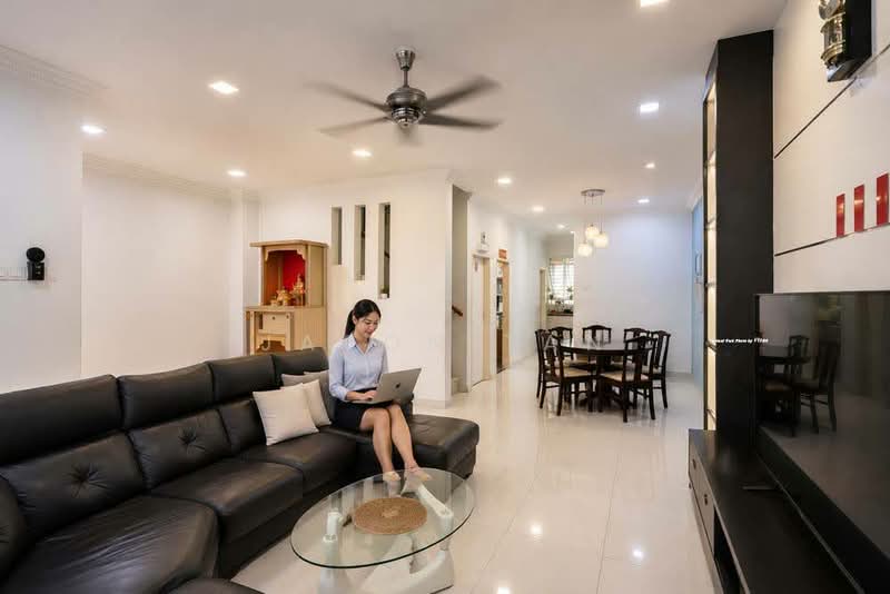 3-storey Terraced House for Sale in Shah Alam (Selangor) - Jason Tan - Living Room - PropertyGuru.com.my