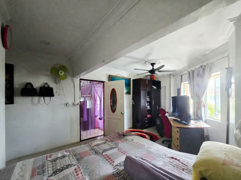 Pangsapuri untuk Dijual di Taman Putra Perdana - Zul Syafiq - Bedroom - PropertyGuru.com.my