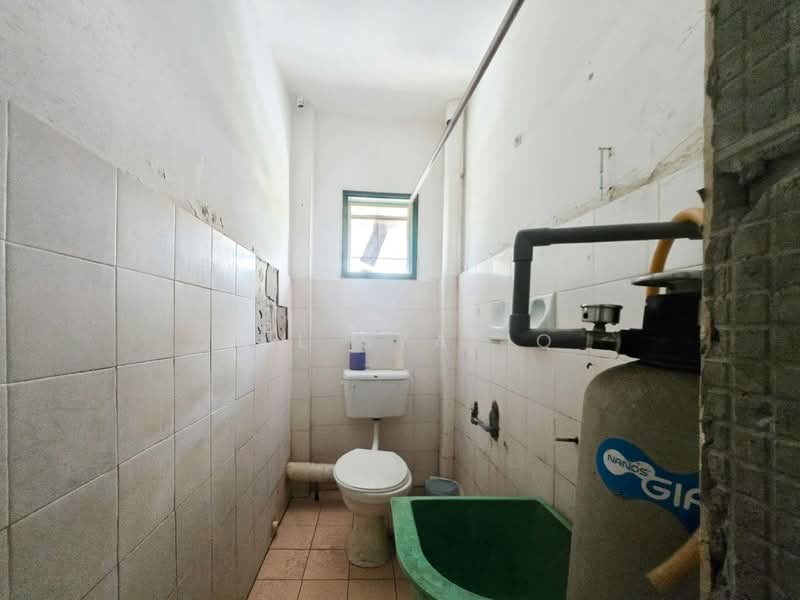 Pangsapuri untuk Dijual di Taman Putra Perdana - Zul Syafiq - Bathroom - PropertyGuru.com.my