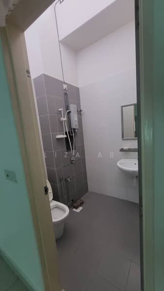 2-storey Terraced House for Sale in Setia Indah 12 (Setia Alam) - Liza AB - Bathroom - PropertyGuru.com.my