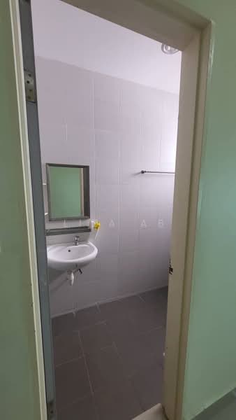2-storey Terraced House for Sale in Setia Indah 12 (Setia Alam) - Liza AB - Bathroom - PropertyGuru.com.my