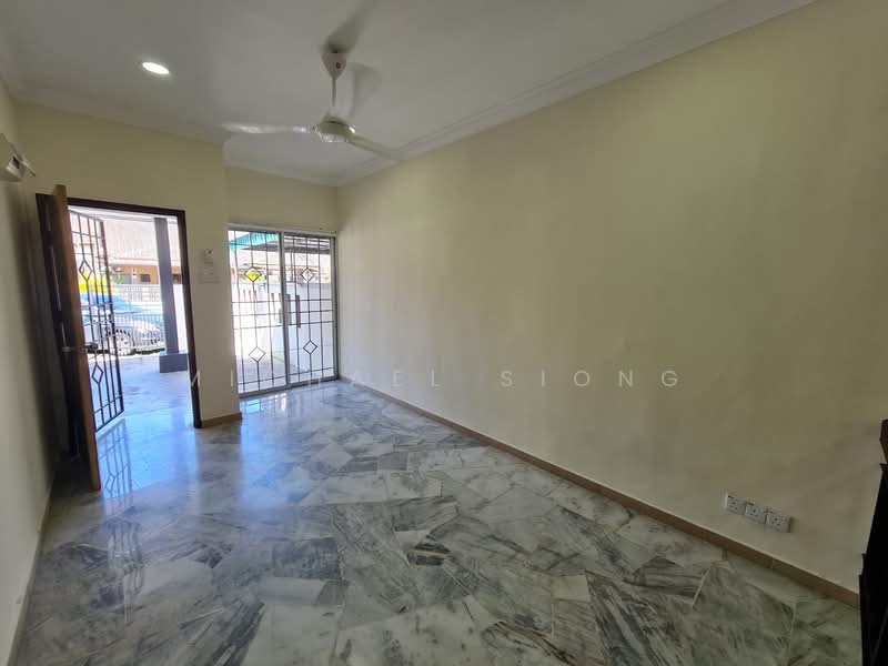 Rumah Teres untuk Dijual di Rawang (Selangor) - Michael Siong - Living Room - PropertyGuru.com.my