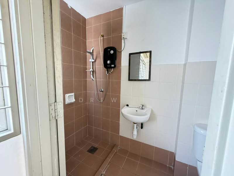 Townhouse for Rent in Kampung Sungai Kayu Ara (Petaling Jaya) - Andrew Pang - Bathroom - PropertyGuru.com.my