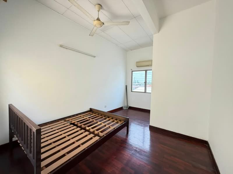 Townhouse for Rent in Kampung Sungai Kayu Ara (Petaling Jaya) - Andrew Pang - Bedroom - PropertyGuru.com.my
