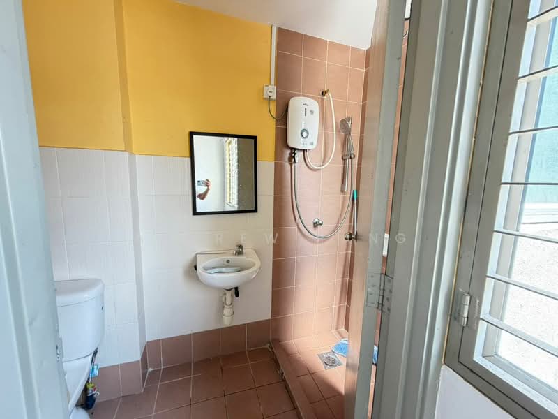 Townhouse for Rent in Kampung Sungai Kayu Ara (Petaling Jaya) - Andrew Pang - Bathroom - PropertyGuru.com.my