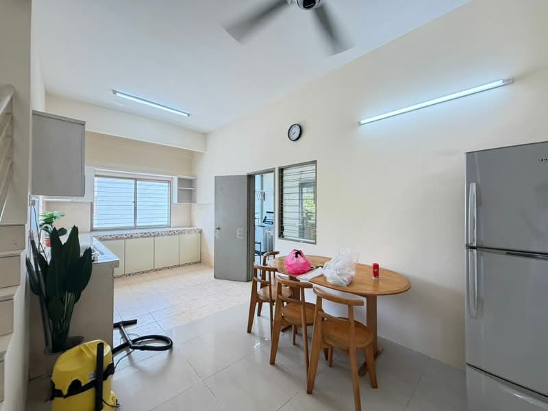 Townhouse for Rent in Kampung Sungai Kayu Ara (Petaling Jaya) - Andrew Pang - Kitchen - PropertyGuru.com.my