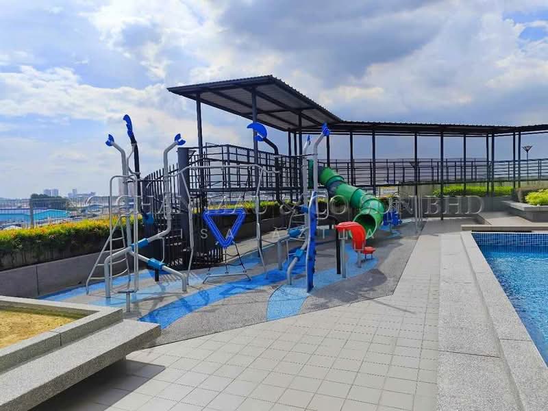 Kondominium untuk Dijual di The Edge Residence - Lisa Azila - Pool - PropertyGuru.com.my