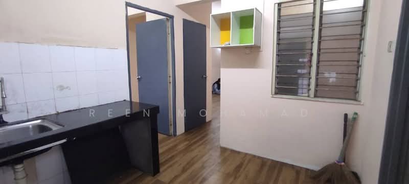 Flat for Sale at Seri Dahlia - Reen Mohamad - Kitchen - PropertyGuru.com.my