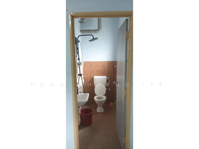 Pangsapuri untuk Disewa di Taman Larkin Idaman Plot C - Hong Charng Lee - Bathroom - PropertyGuru.com.my