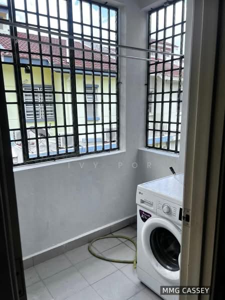 2-storey Terraced House for Rent in Bandar Botanic (Klang) - Ivy Por - Balcony - PropertyGuru.com.my