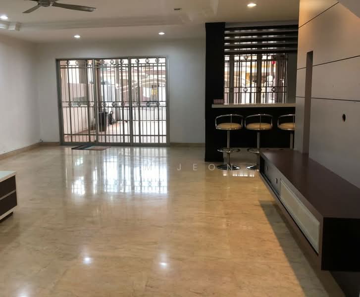 2-storey Terraced House for Sale in Bandar Bukit Tinggi (Klang) - Lim Jeon - Living Room - PropertyGuru.com.my
