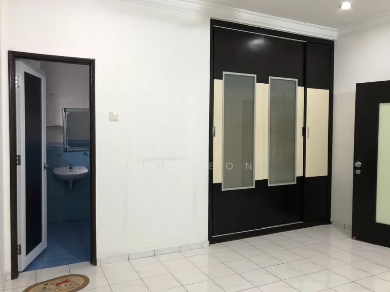 2-storey Terraced House for Sale in Bandar Bukit Tinggi (Klang) - Lim Jeon - Bathroom - PropertyGuru.com.my