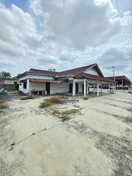 Commercial Bungalow for Rent in Taman Kebun Teh (Johor Bahru) - Shela Lim - Exterior - PropertyGuru.com.my