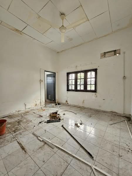 Commercial Bungalow for Rent in Taman Kebun Teh (Johor Bahru) - Shela Lim - Interior - PropertyGuru.com.my