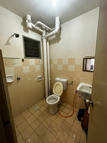 Pangsapuri untuk Disewa di Pangsapuri Jati Selatan - Joanne Yan - Bathroom - PropertyGuru.com.my