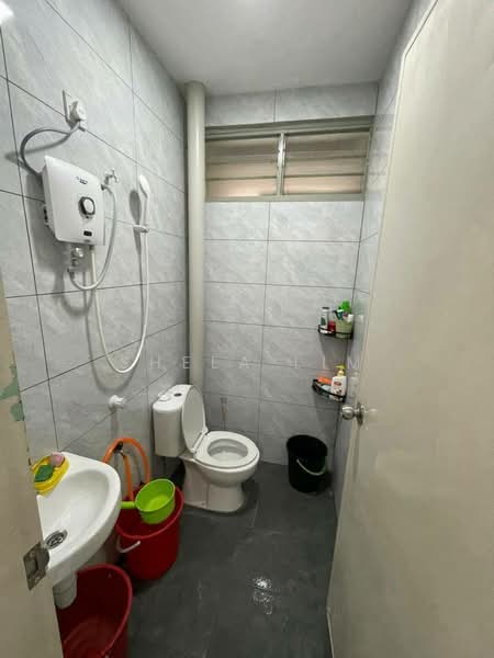 1-storey Terraced House for Sale in Taman Perling (Perling) - Shela Lim - Bathroom - PropertyGuru.com.my