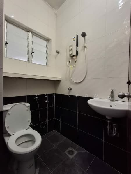 Rumah Teres untuk Disewa di SS12 (Subang Jaya) - Ivan Ngow - Bathroom - PropertyGuru.com.my