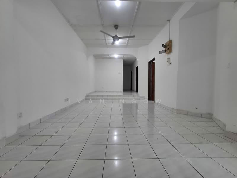 Rumah Teres untuk Disewa di SS12 (Subang Jaya) - Ivan Ngow - Living Room - PropertyGuru.com.my