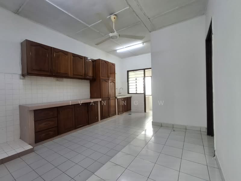 Rumah Teres untuk Disewa di SS12 (Subang Jaya) - Ivan Ngow - Kitchen - PropertyGuru.com.my