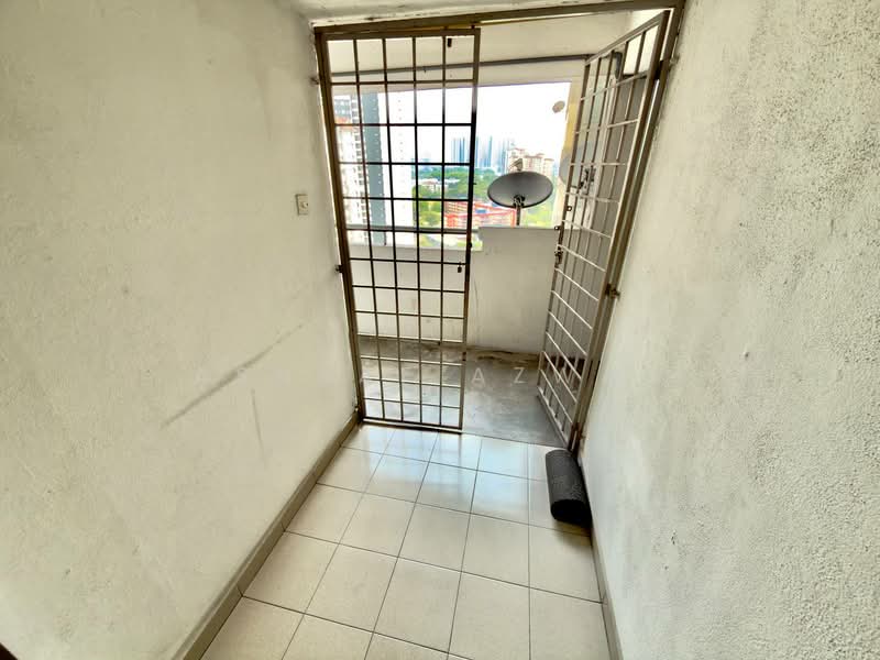 Kondominium untuk Dijual di Seri Mas Condominium - Ashraf Azwan - Balcony - PropertyGuru.com.my