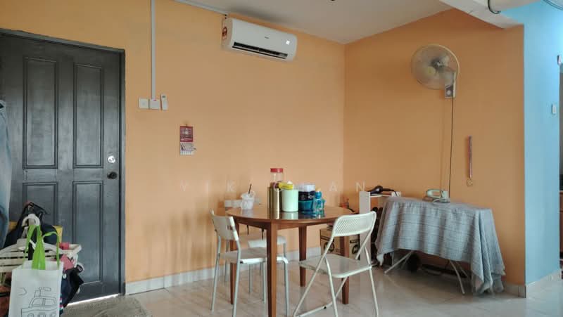 Pangsapuri untuk Disewa di Pangsapuri Carlina - Yik Chan - Dining Room - PropertyGuru.com.my